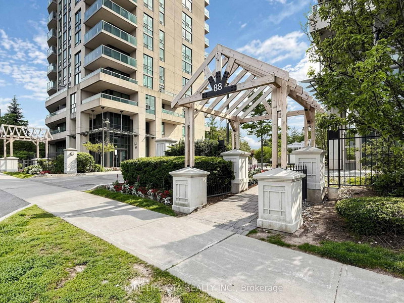 2003 - 88 Grangeway Avenue