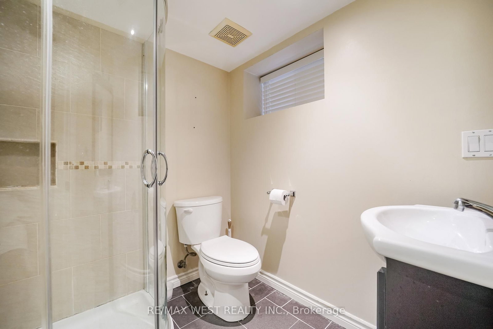 31 Woodmount Avenue • Toronto, ON photo 8