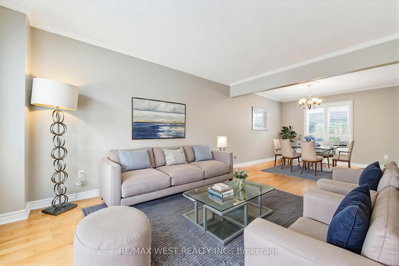 6 Hawkins Crescent