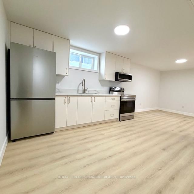 Lower-293 Glebemount Avenue, Toronto, ON, photo 5