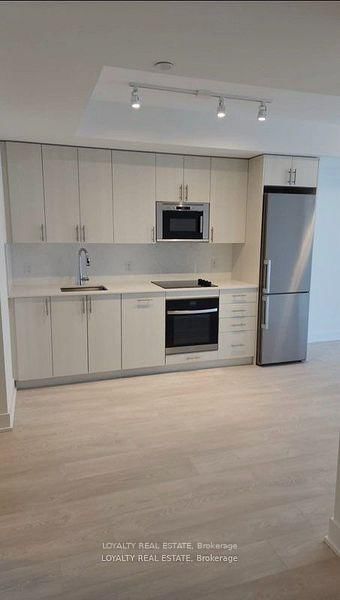 2202 - 2545 Simcoe Street N