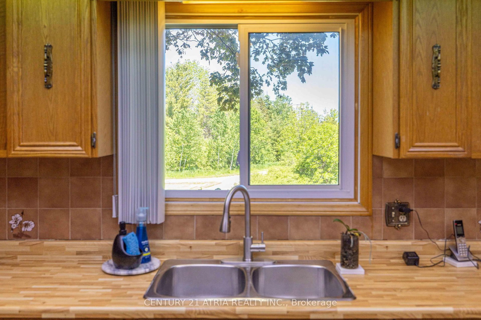 33 Morbank Drive • Toronto, ON photo 11