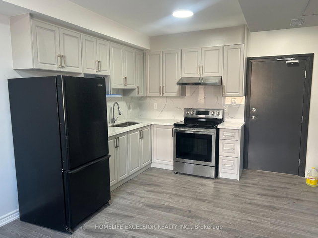 Unit 2 - 3 Simcoe Street S