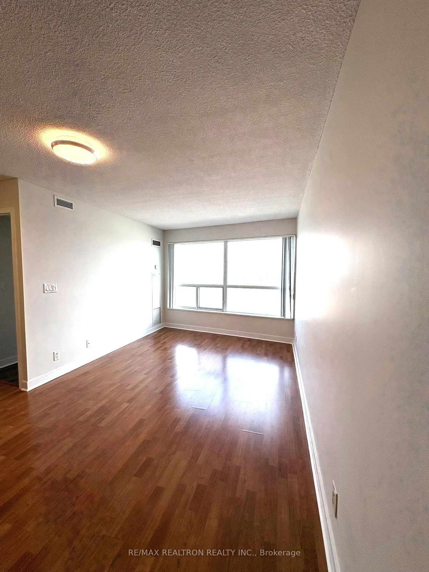 38 Lee Centre Drive • #1502 • Toronto, ON photo 5