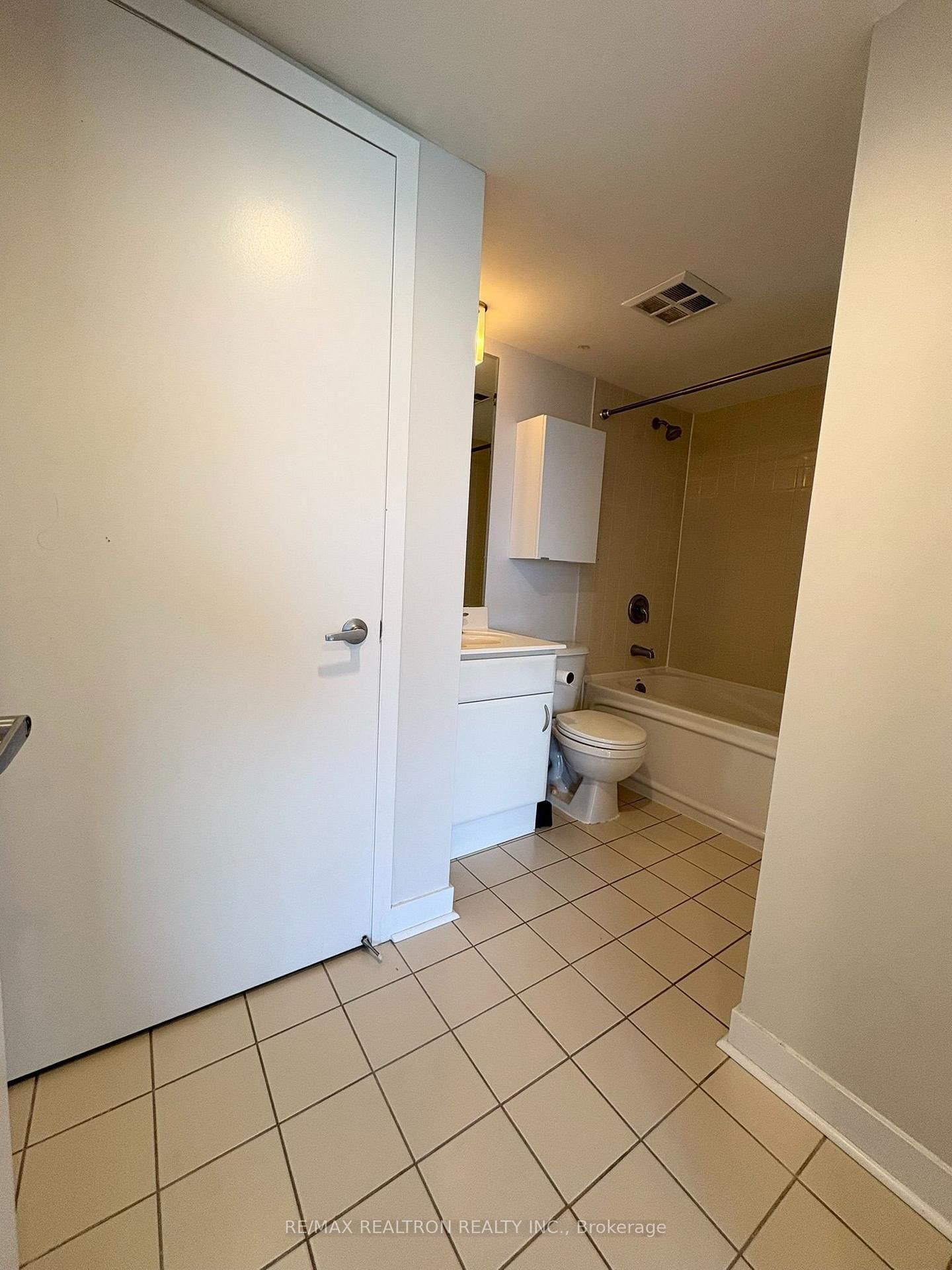 38 Lee Centre Drive • #1502 • Toronto, ON photo 8