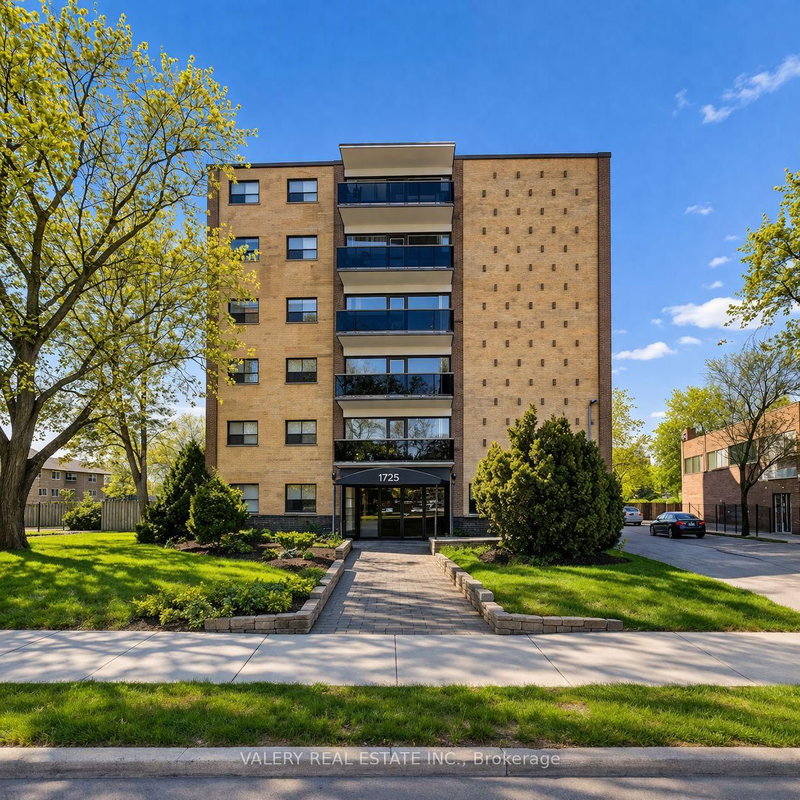 home for lease on 301-1725 Lawrence Avenue E