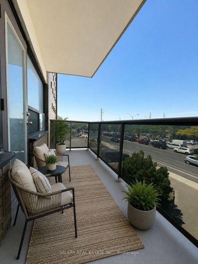 Unit 301 — 1725 Lawrence Avenue E — more photos