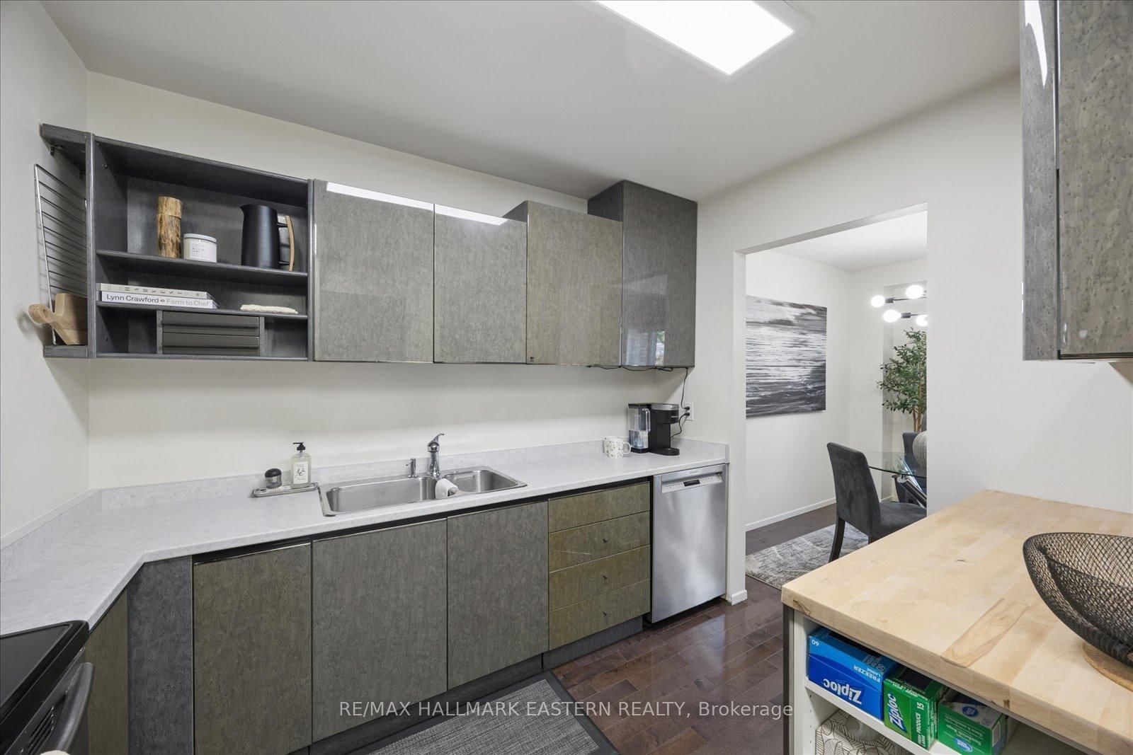 22 Valley Stream Drive • Toronto, ON photo 18