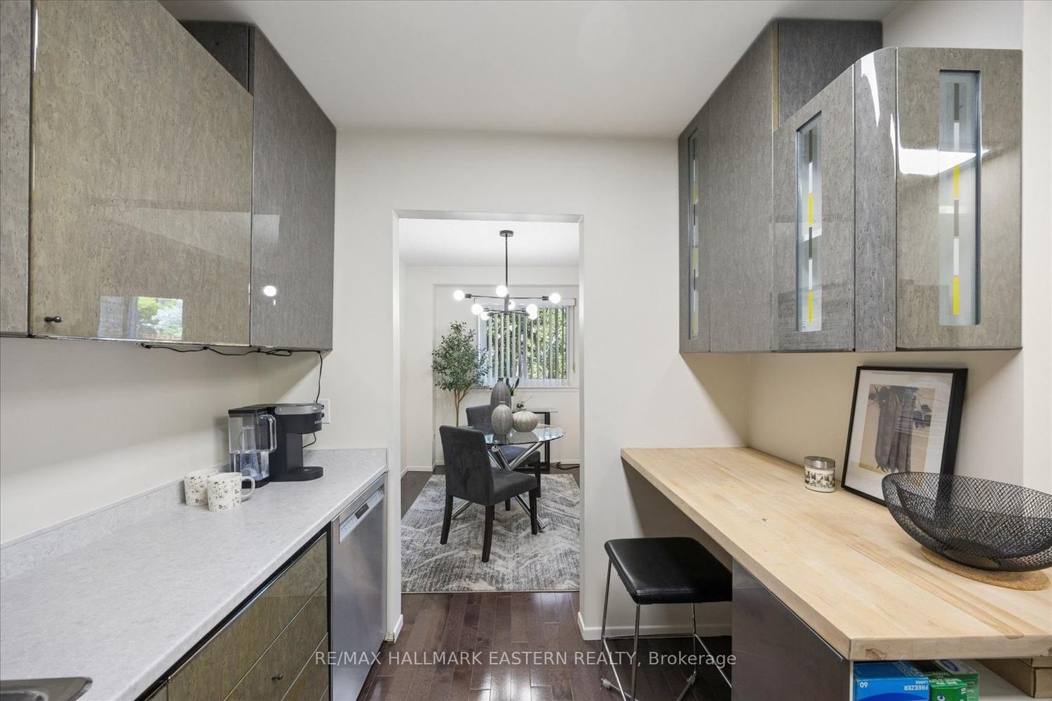 22 Valley Stream Drive • Toronto, ON photo 19