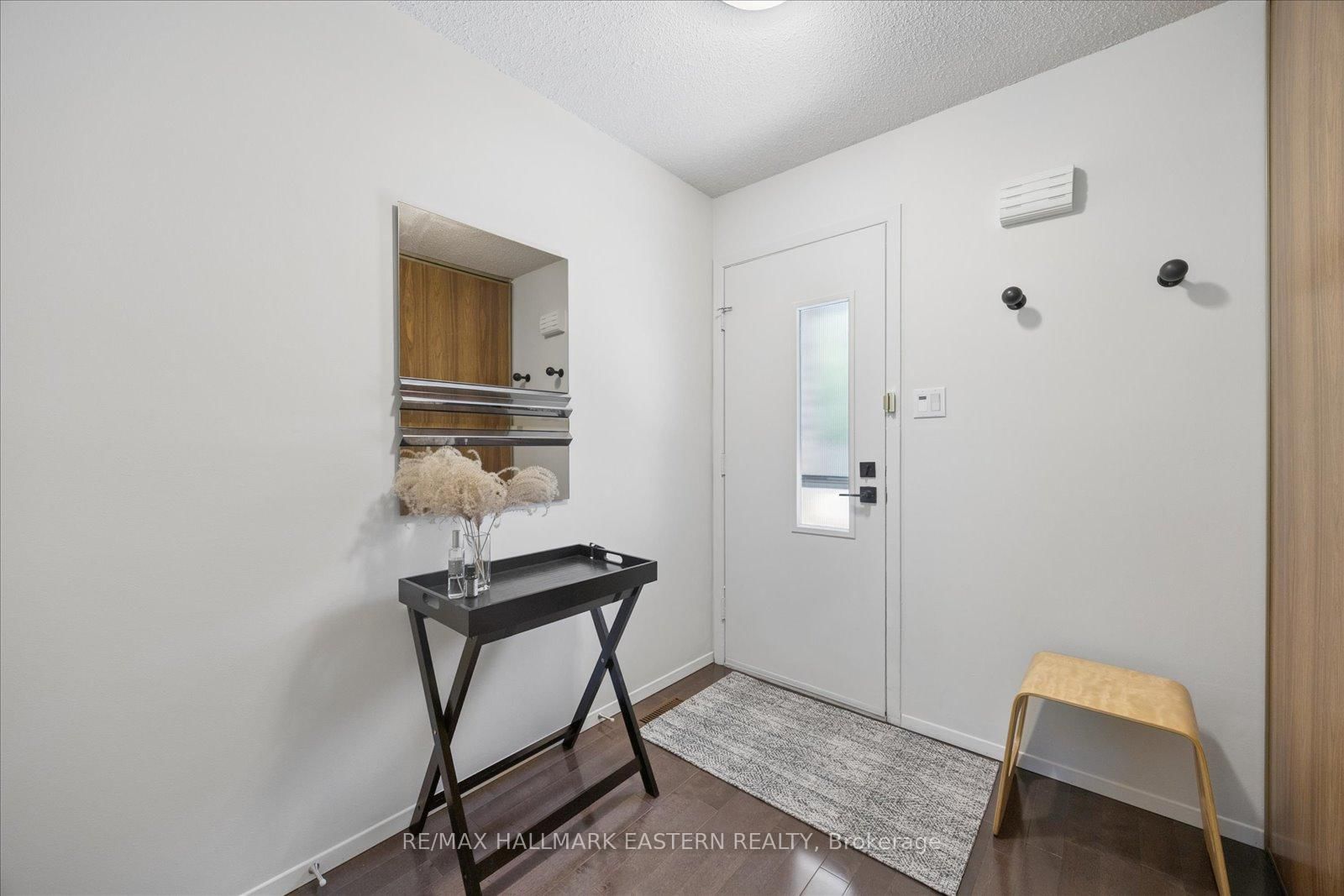 22 Valley Stream Drive • Toronto, ON photo 6
