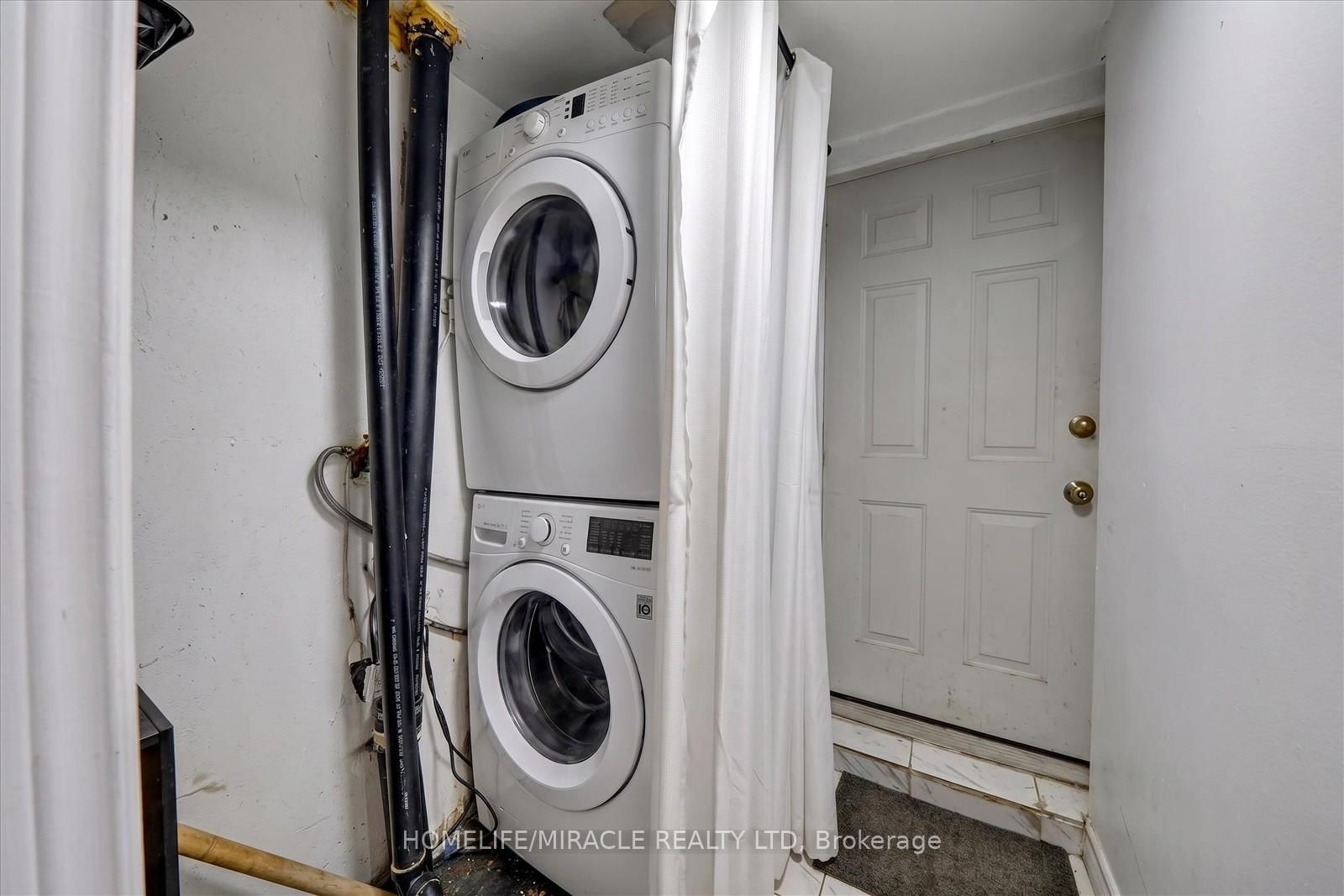42 Nahanni Terrace • Toronto, ON photo 37
