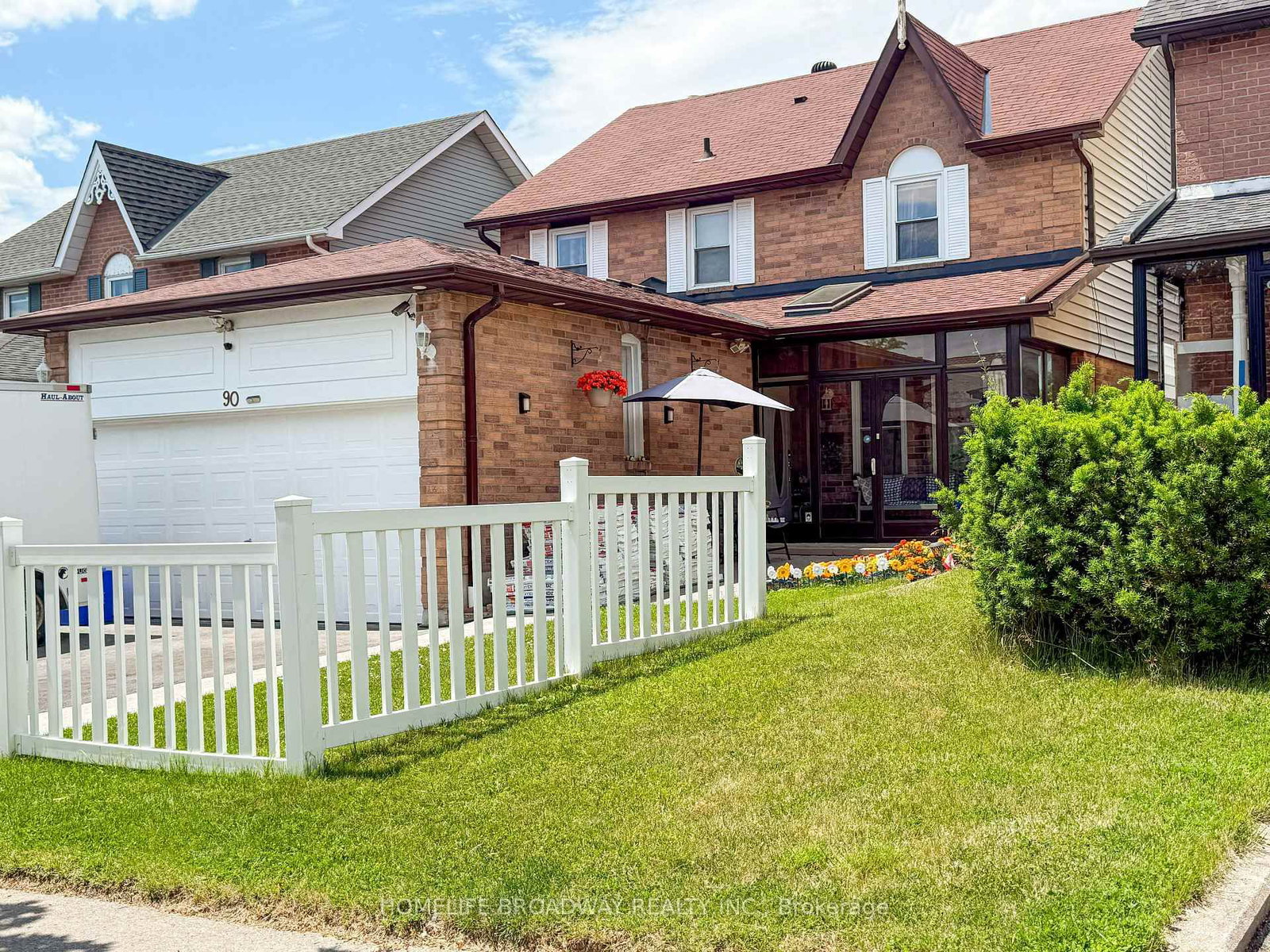 90 Chapman Drive • Ajax, ON photo 3