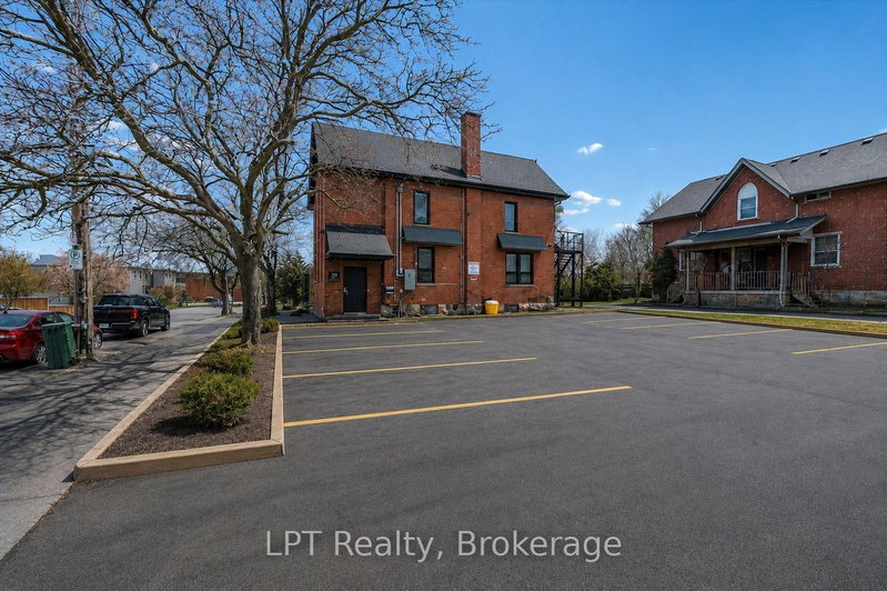20 Elgin Street E, Oshawa