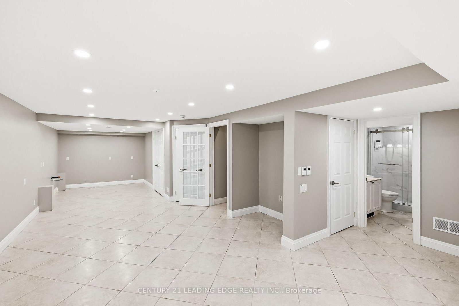 390 Whitby Shores Greenway • Whitby, ON photo 42