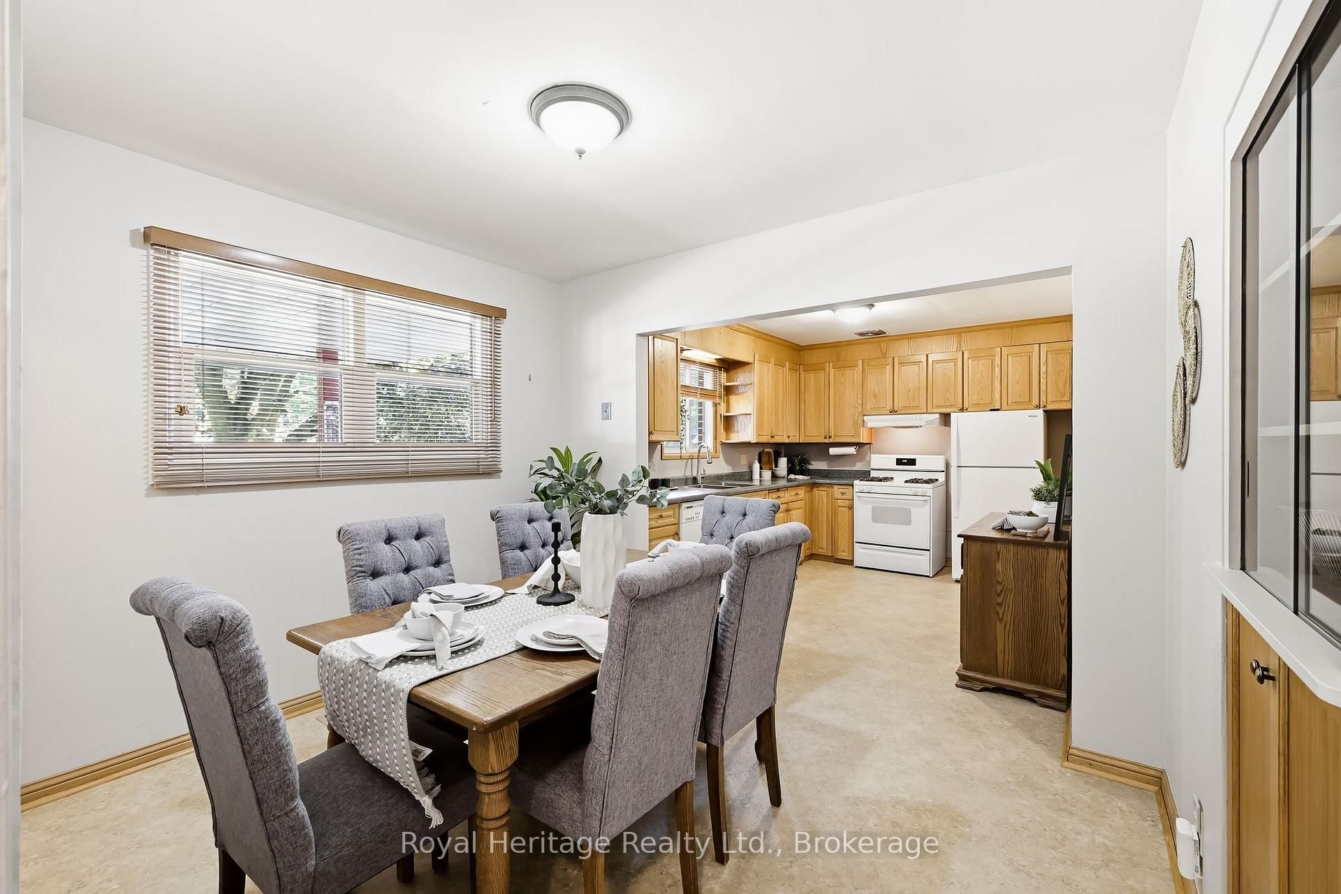 12 Simcoe Street