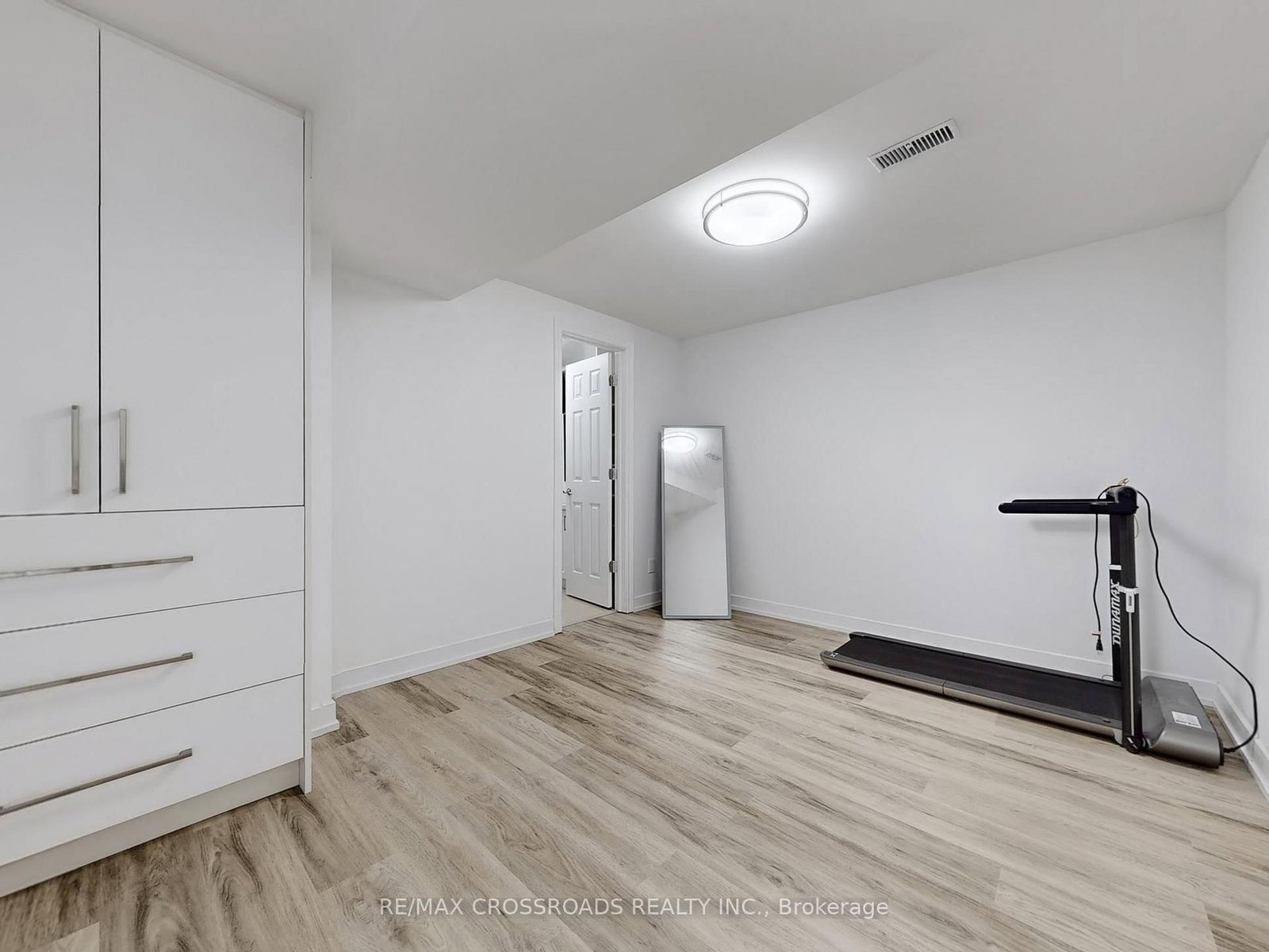 49 King Louis Crescent • Toronto, ON photo 32