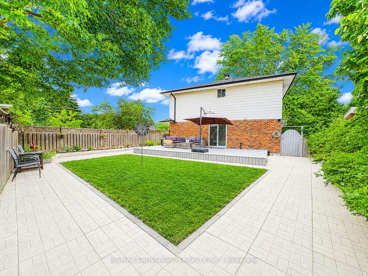 49 King Louis Crescent • Toronto, ON photo 37