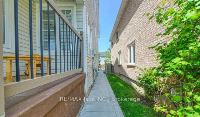 Lower - 1350 Aldergrove Drive W