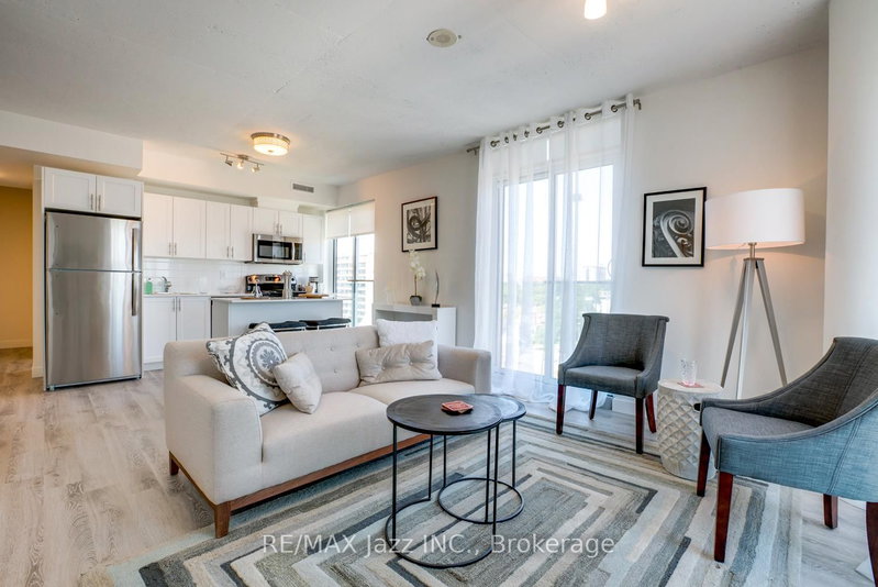 305 - 100 Bond Street E