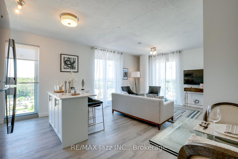 305 - 100 Bond Street E