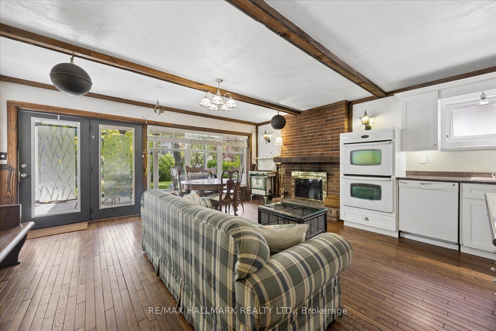 23 Larwood Boulevard • Toronto, ON photo 12