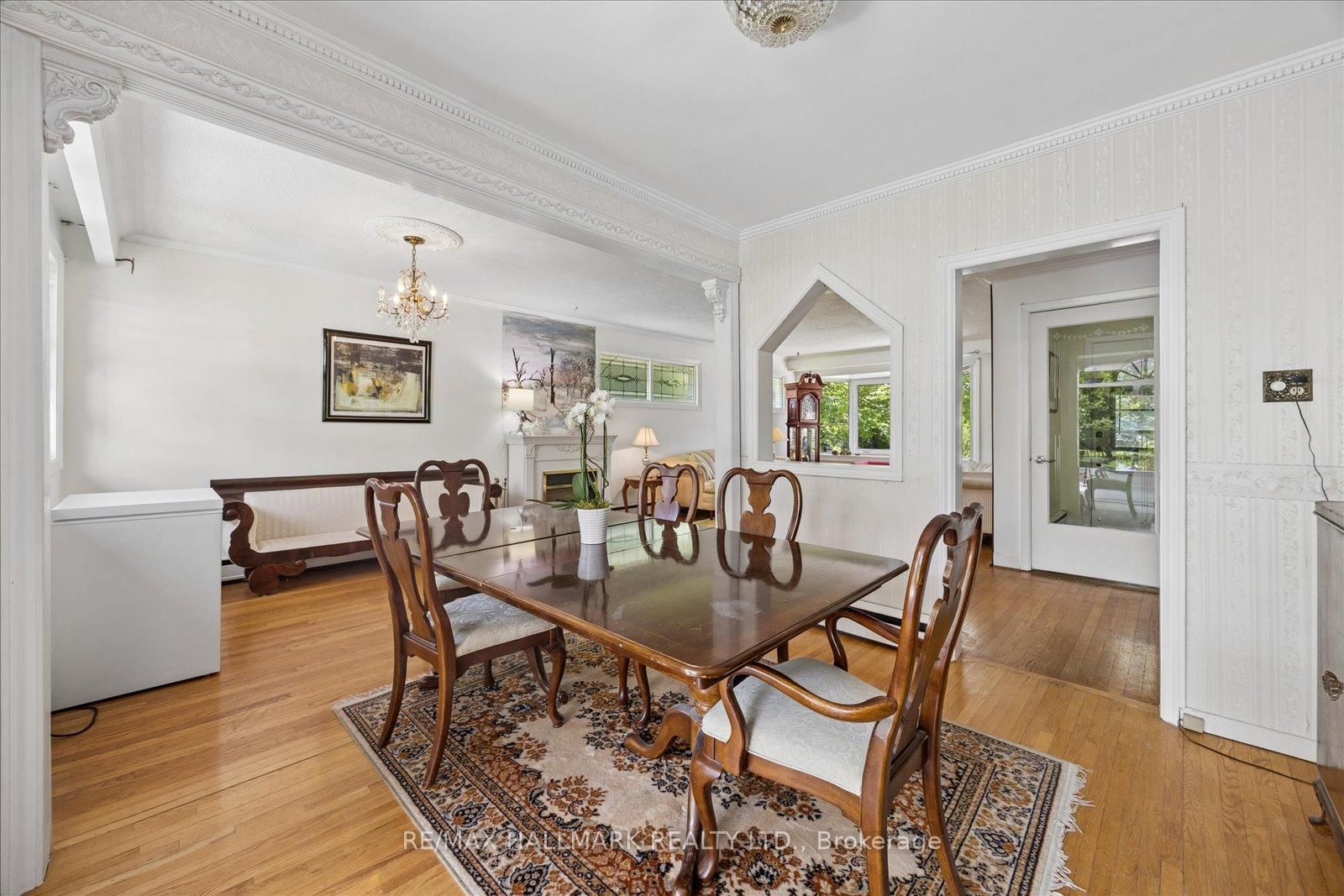 23 Larwood Boulevard • Toronto, ON photo 9