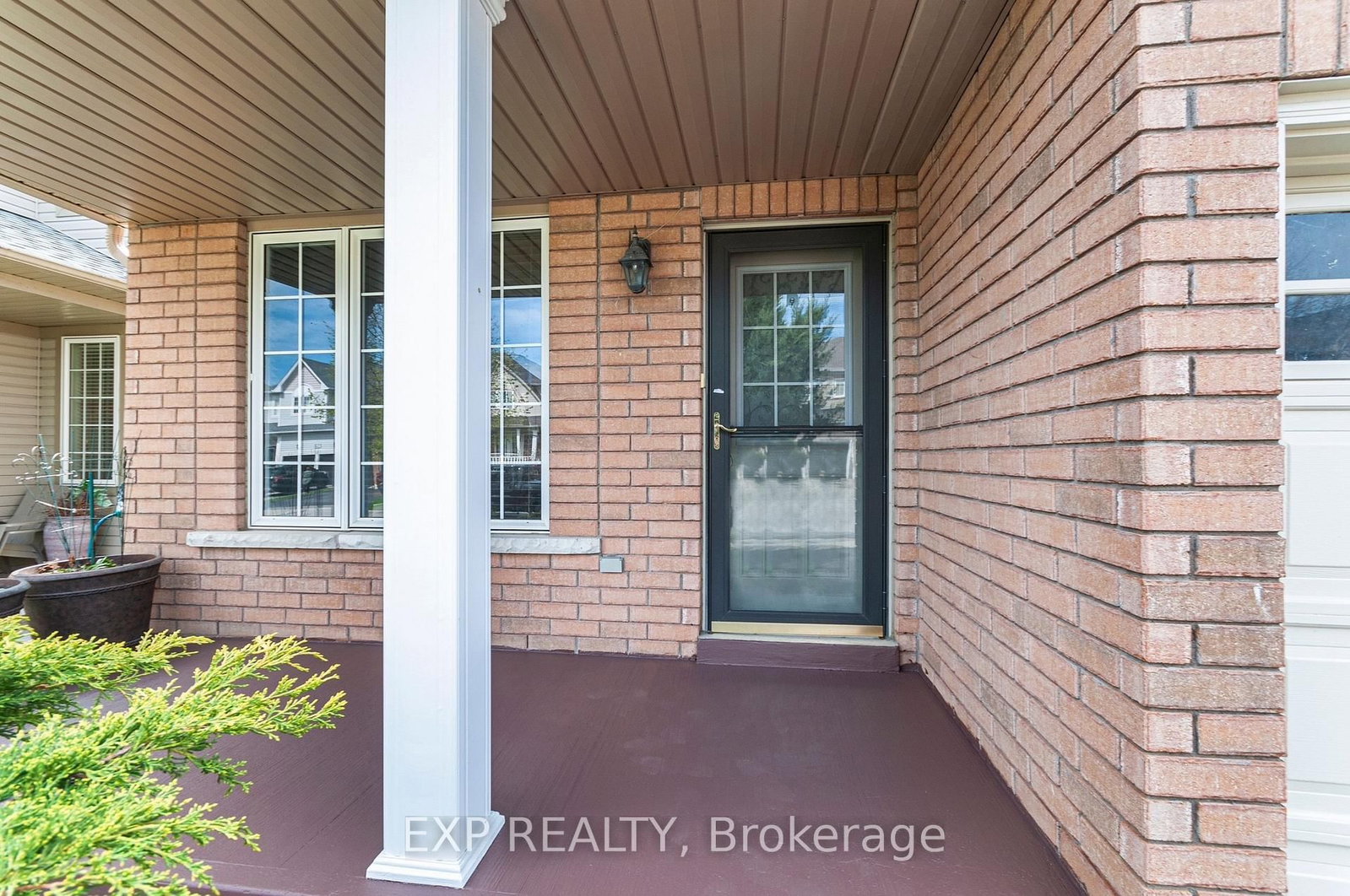 1335 Langley Circle • Oshawa, ON photo 2