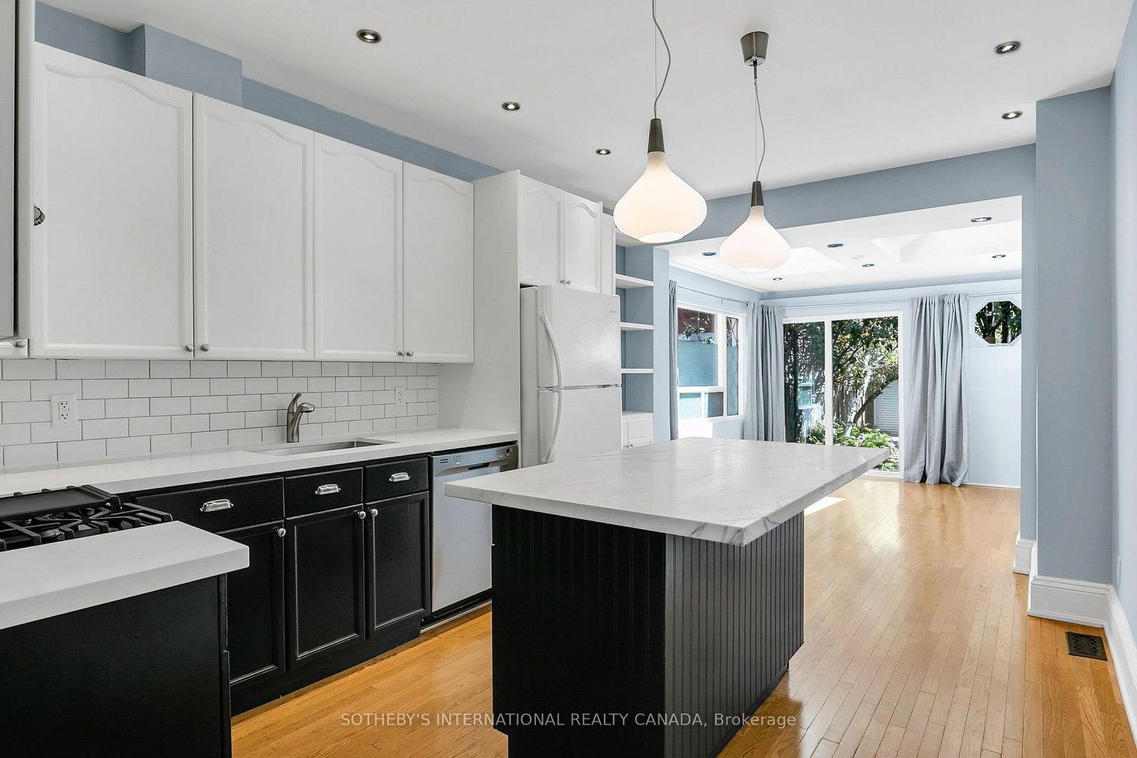 221 Booth Avenue • Toronto, ON photo 15