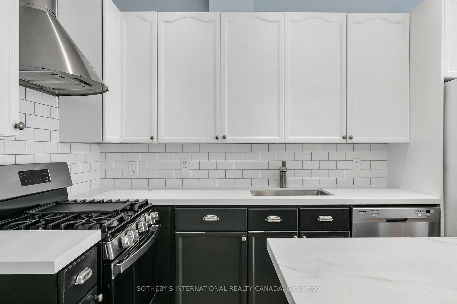 221 Booth Avenue • Toronto, ON photo 17