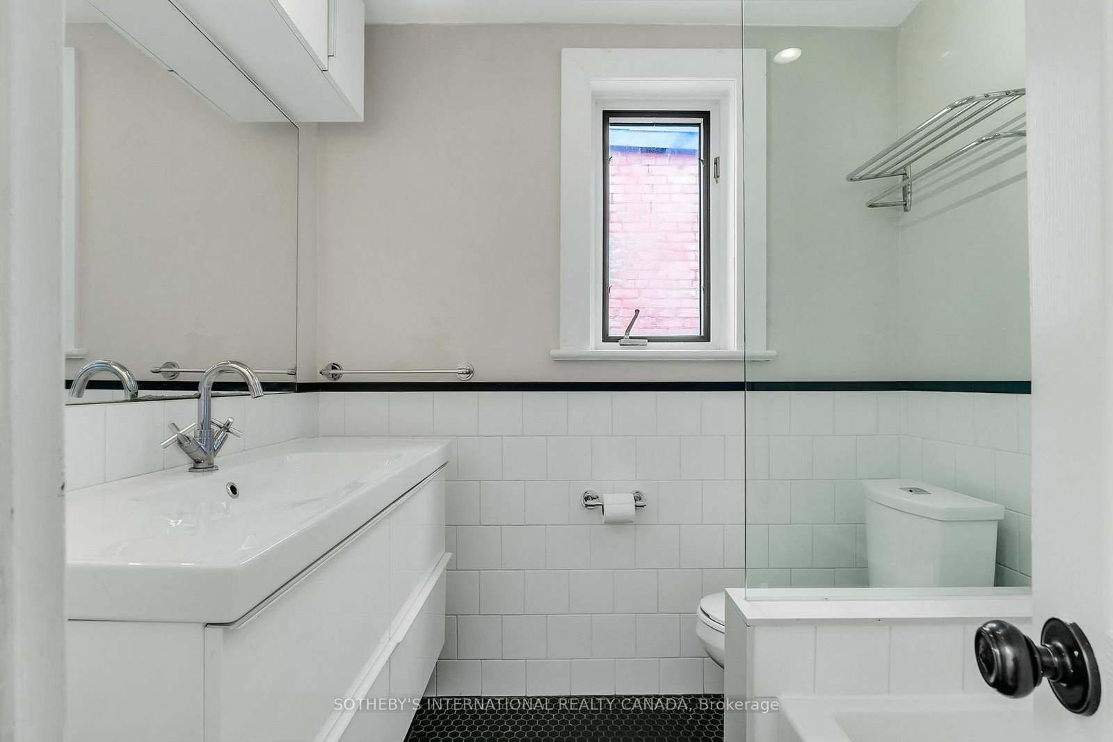 221 Booth Avenue • Toronto, ON photo 29
