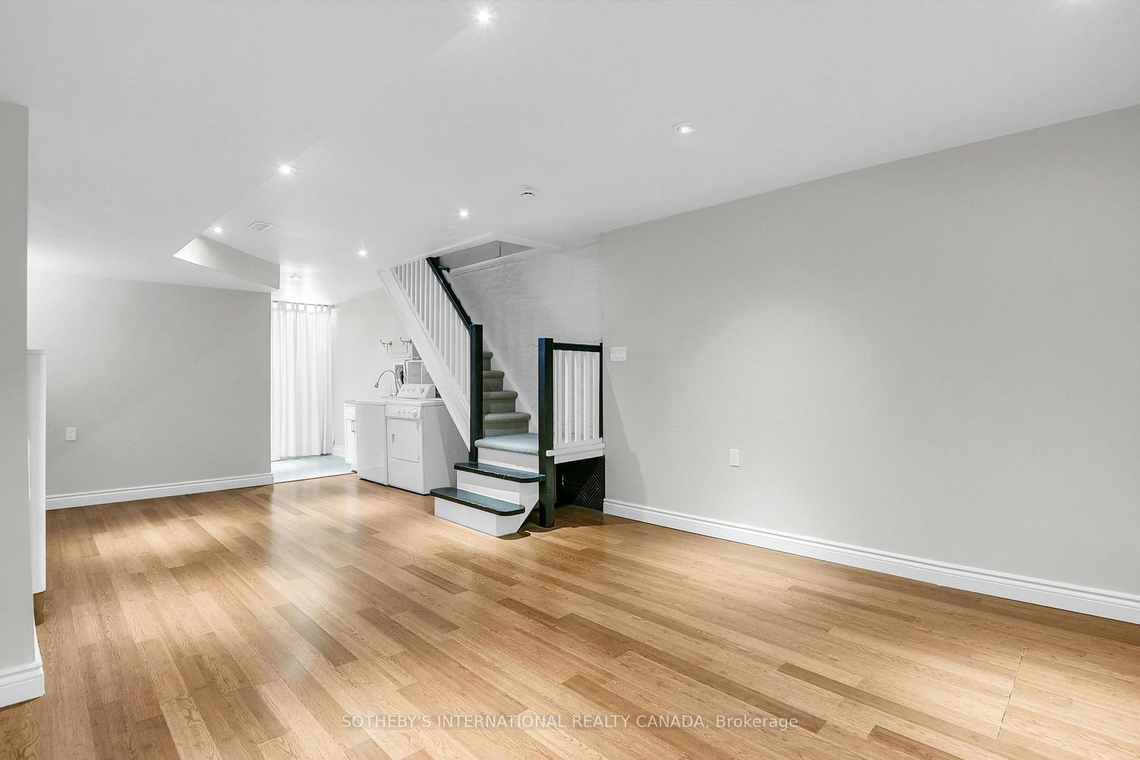 221 Booth Avenue • Toronto, ON photo 32