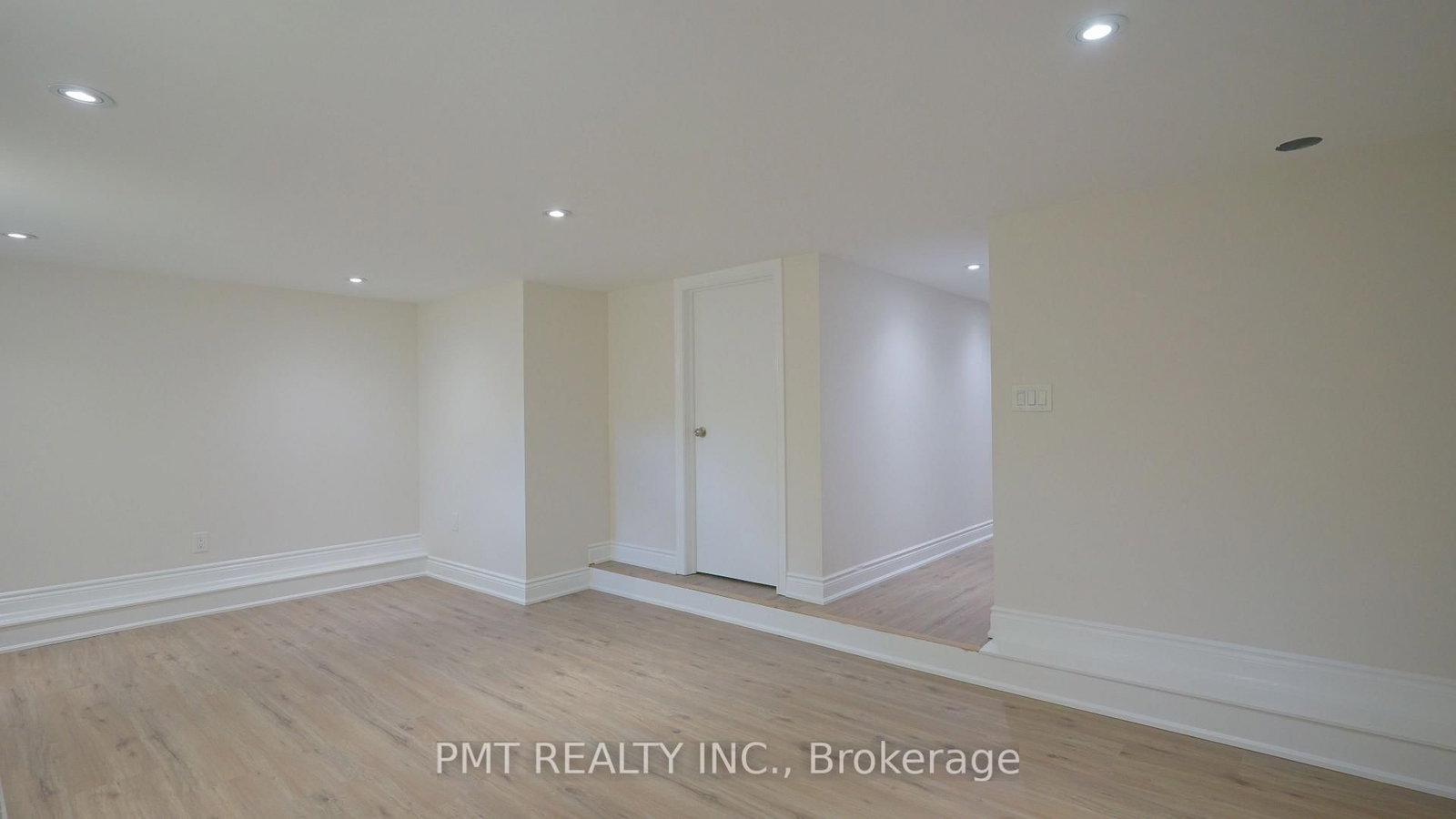 Lower-881 Coxwell Avenue, Toronto, ON, photo 2
