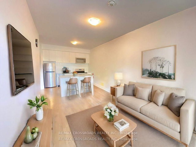 15 - 1720 Simcoe Street