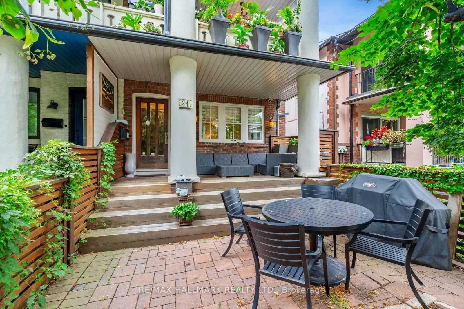 Main-24 Hammersmith Avenue, Toronto, ON