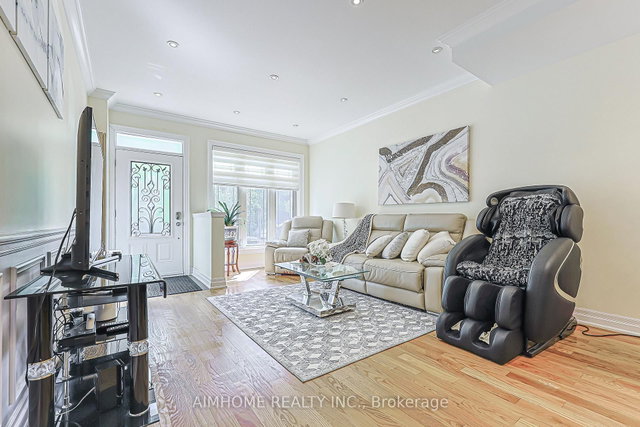 386 Jones Avenue W