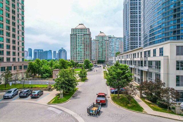 707 - 11 Lee Centre Drive