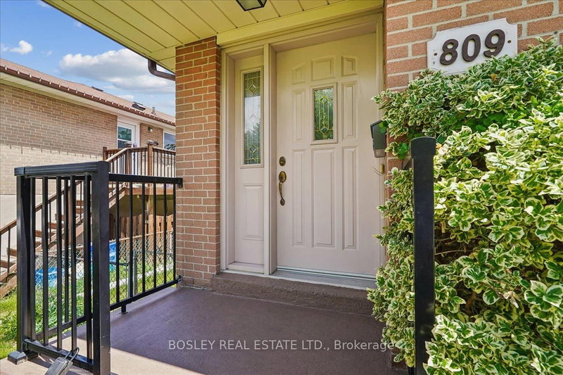 809 Hillcrest Road