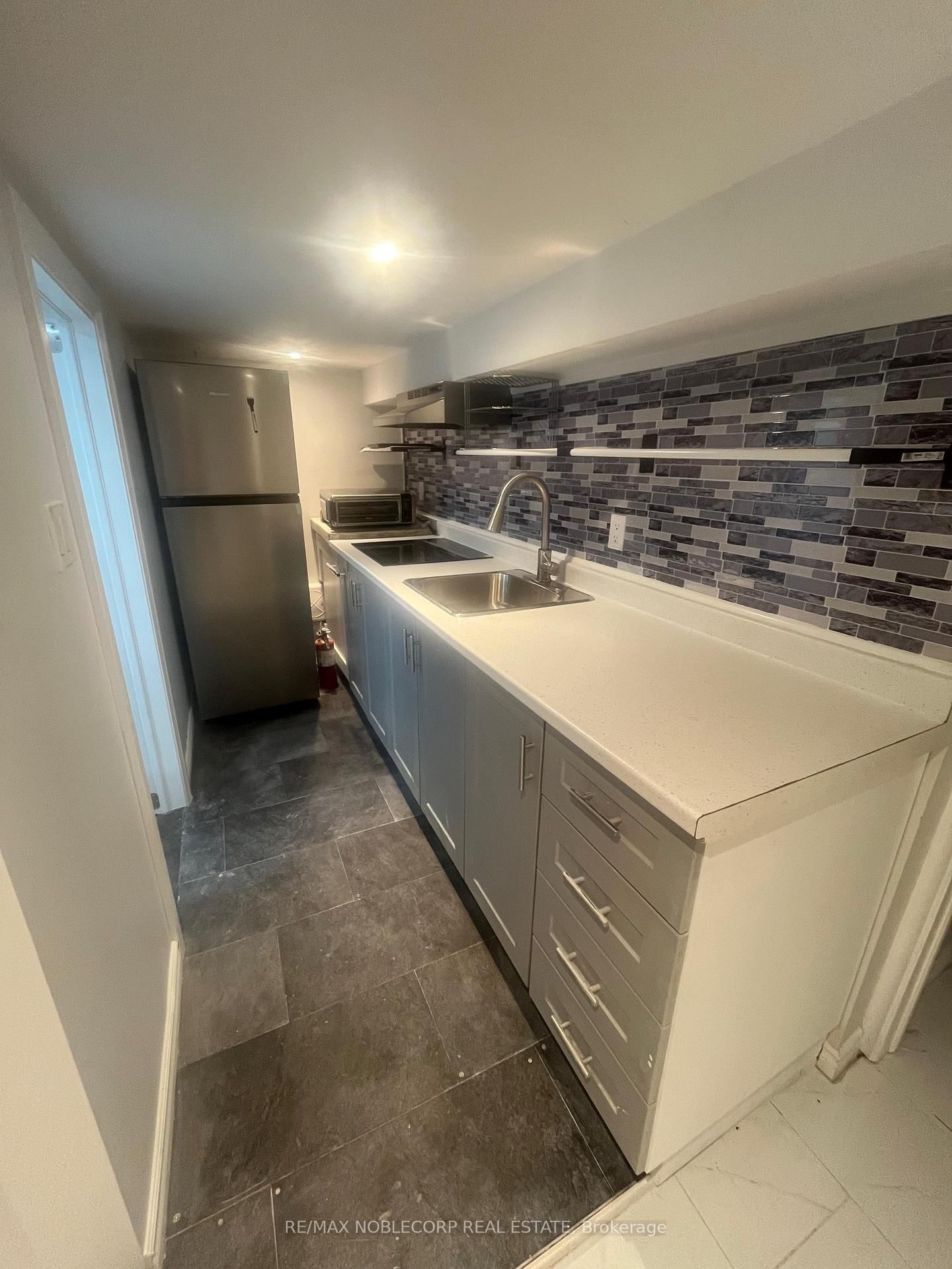 20 PAYZAC Avenue, Toronto, ON, photo 3