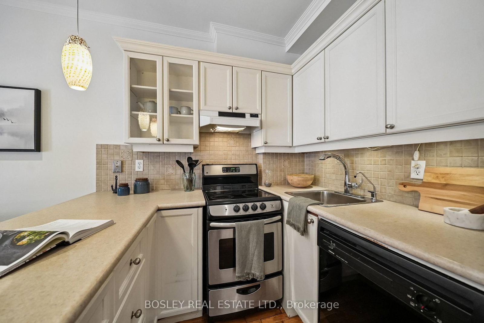 15 Glen Manor Drive • #204 • Toronto, ON photo 11