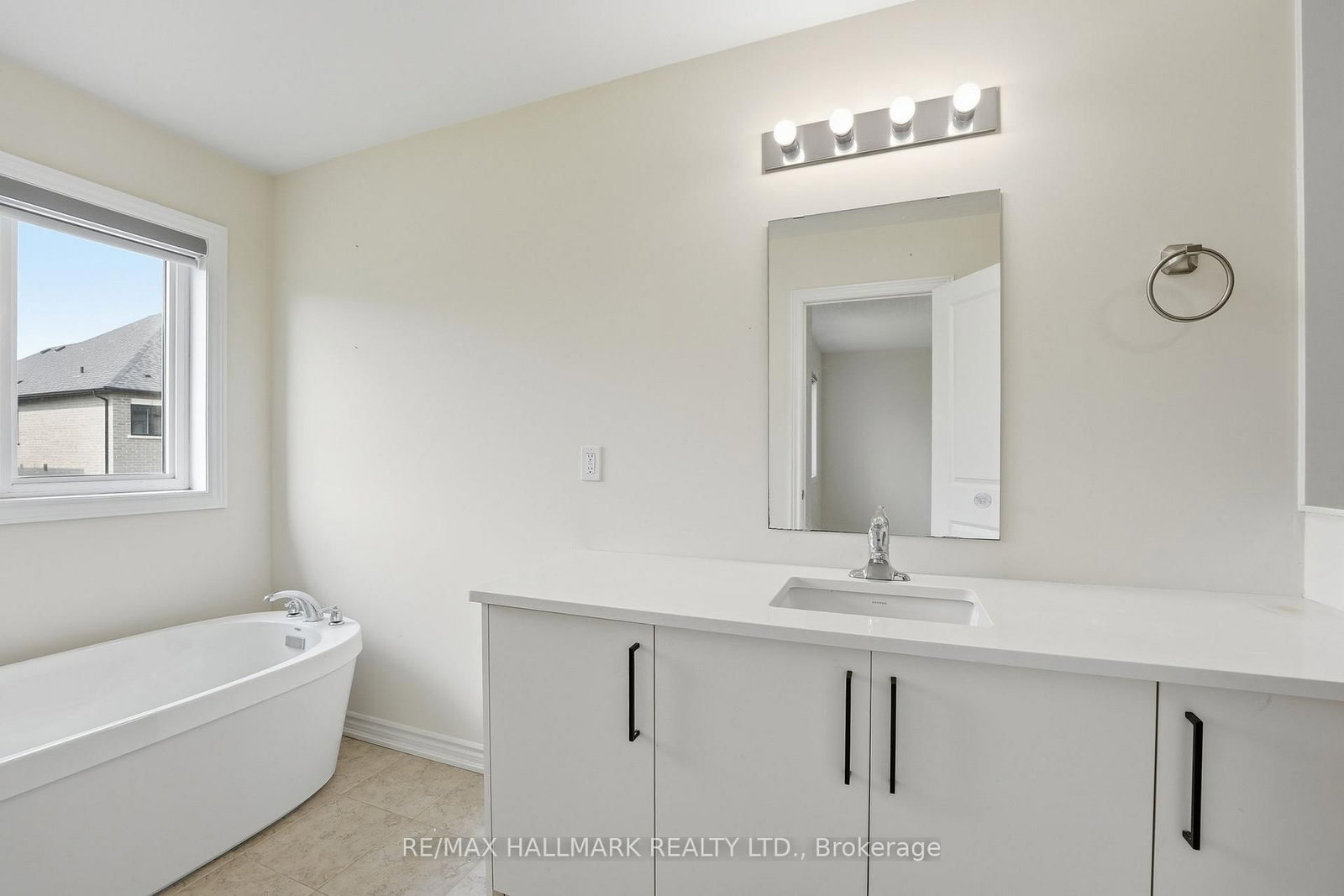 20 Bertram Gate • Whitby, ON photo 18
