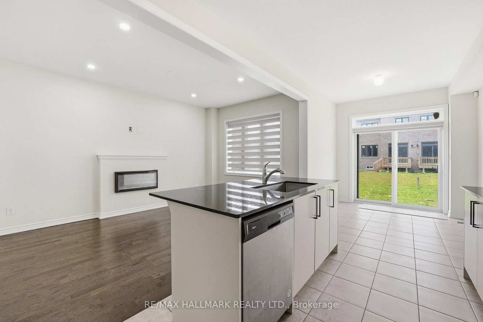 20 Bertram Gate • Whitby, ON photo 7