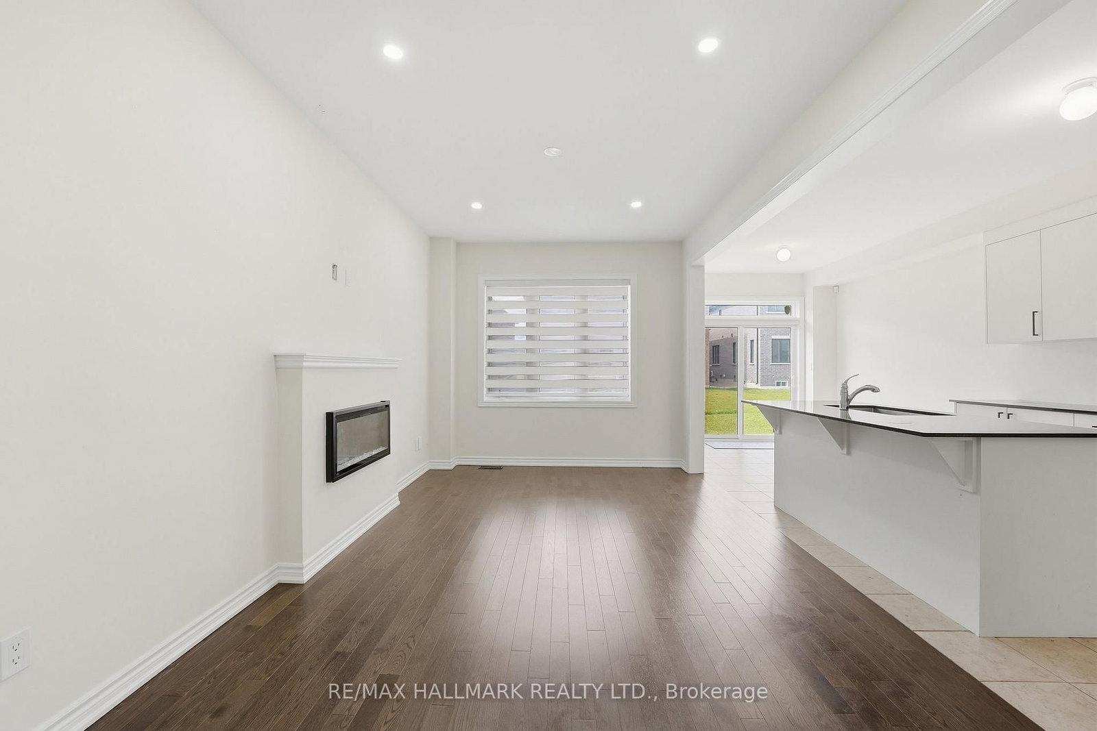 20 Bertram Gate • Whitby, ON photo 9