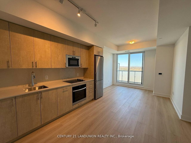 PH19 - 2545 Simcoe Street N