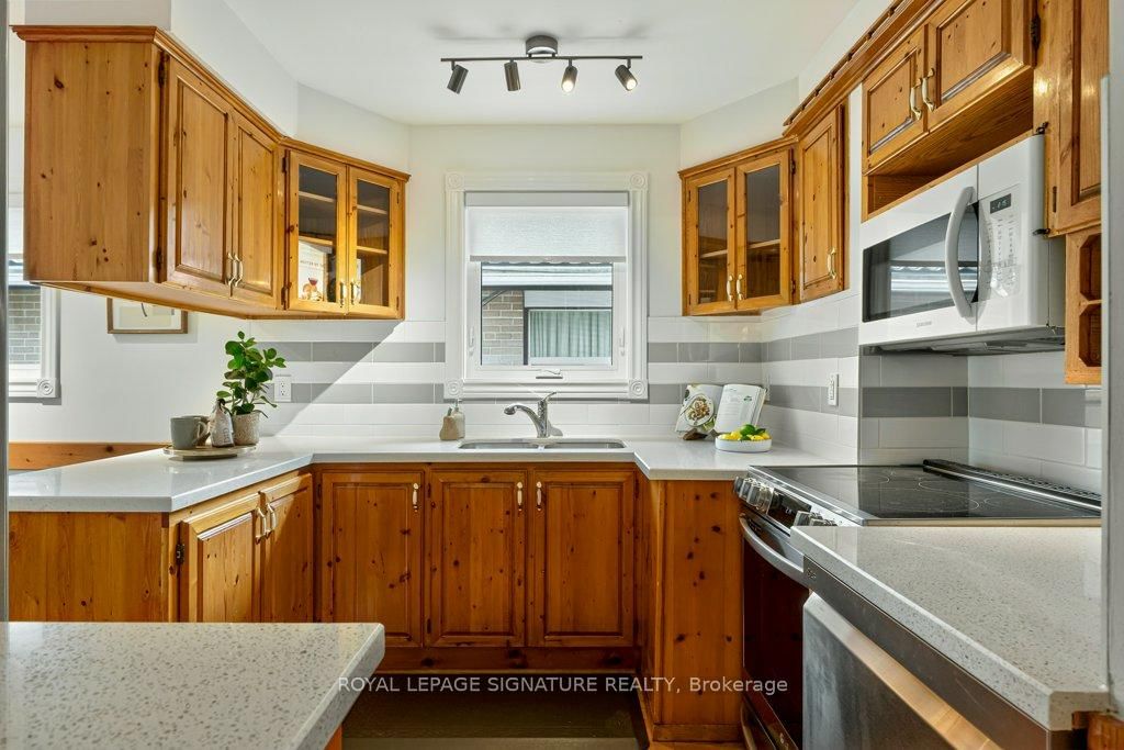 44 Rowallan Drive • Toronto, ON photo 14
