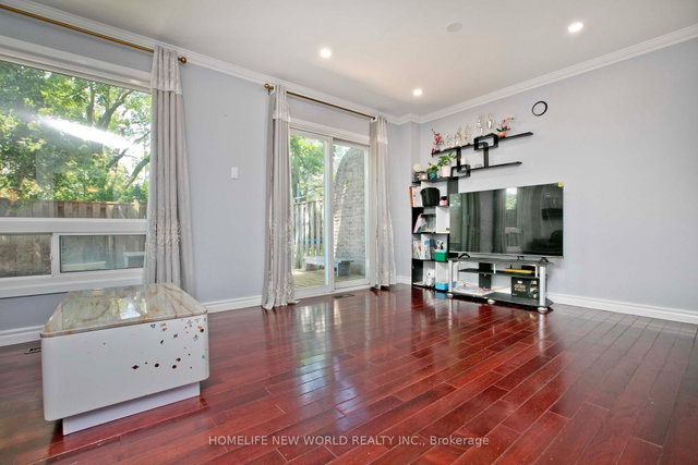 7 - 1180 Sandhurst Circle