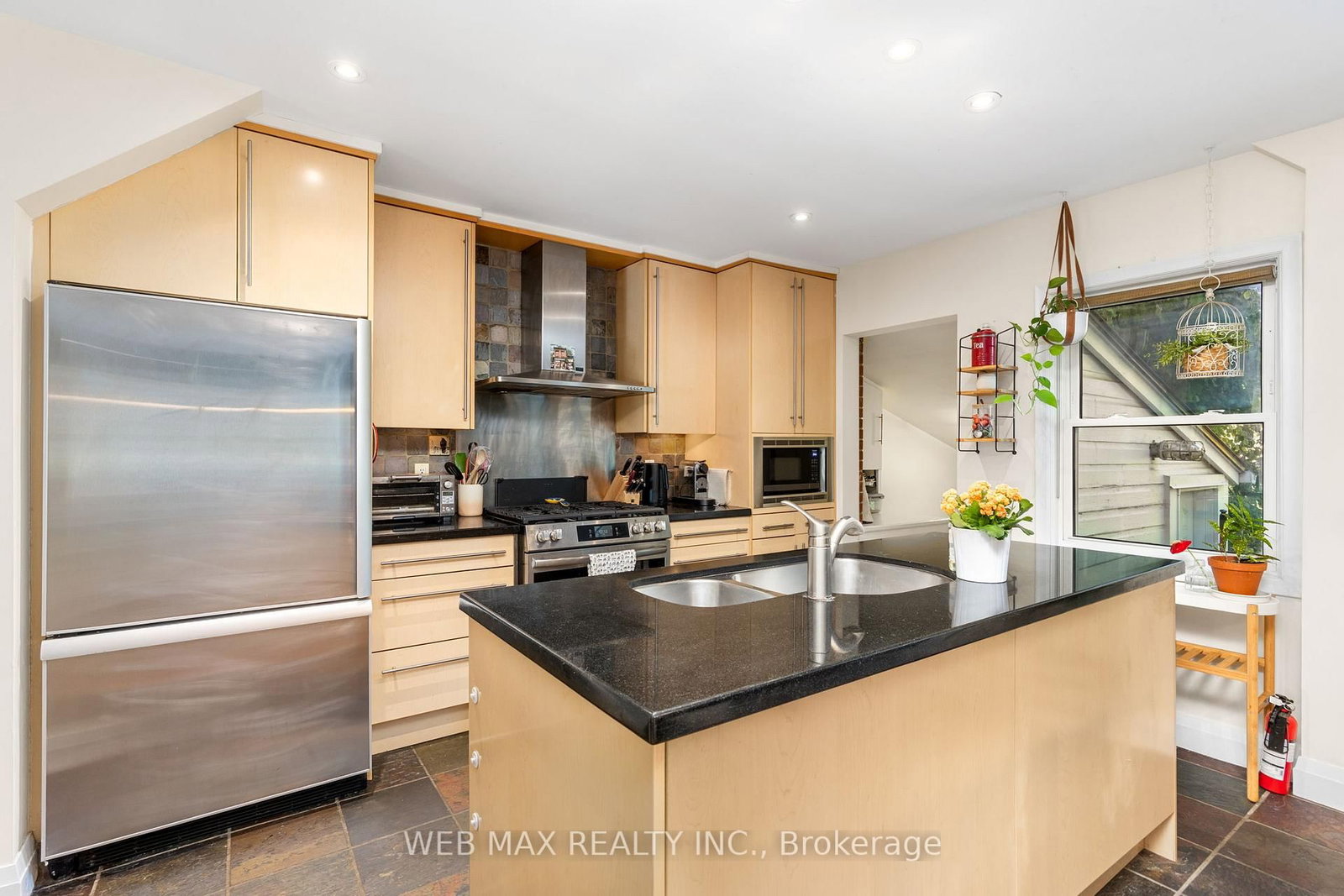 18 Bellefair Avenue • Toronto, ON photo 9
