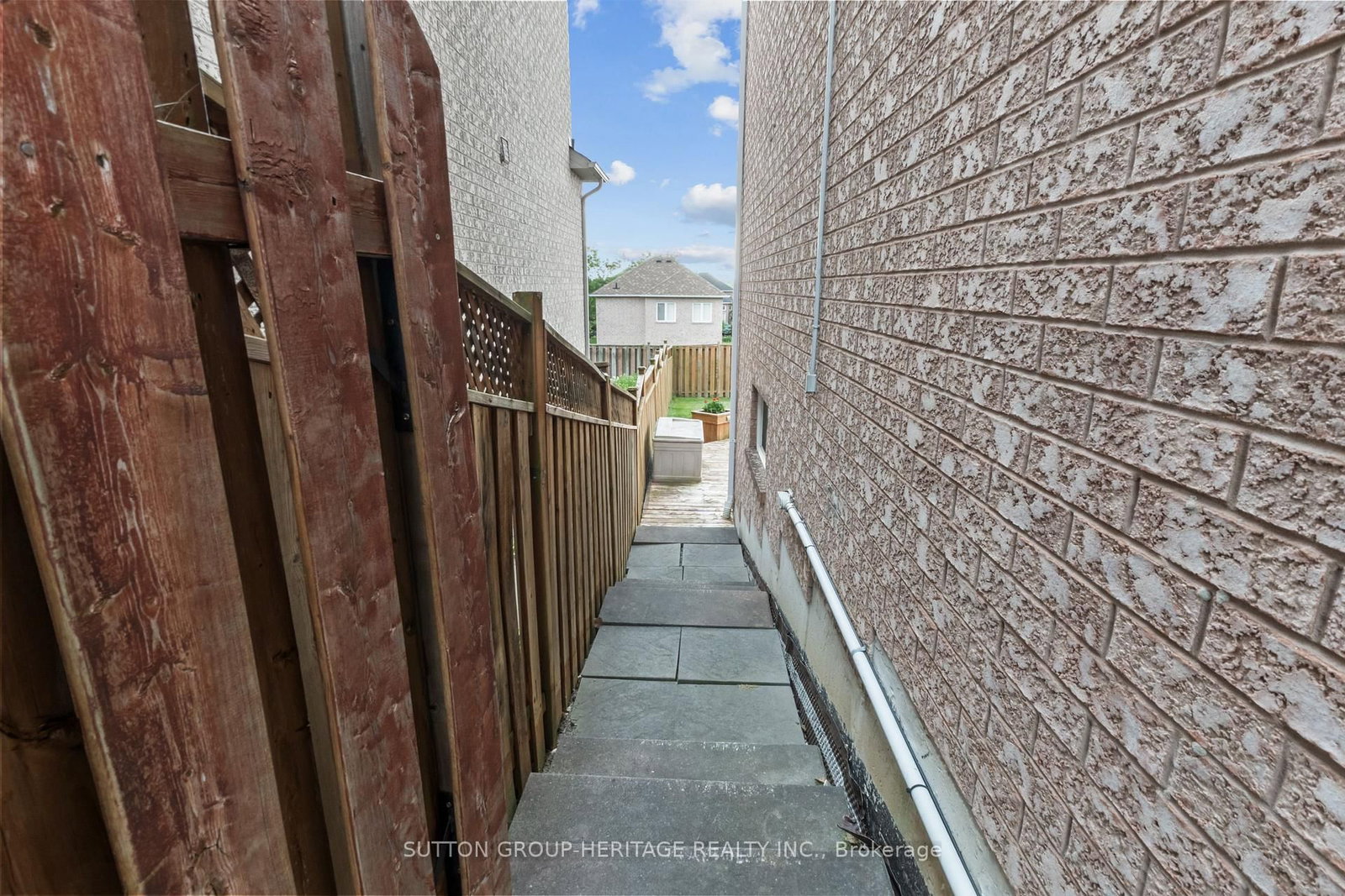 16 Nobbs Drive • Ajax, ON photo 24