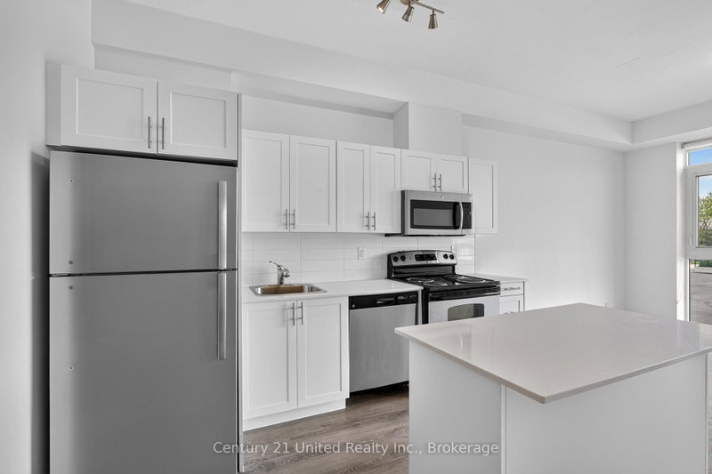 422 - 100 Bond Street E