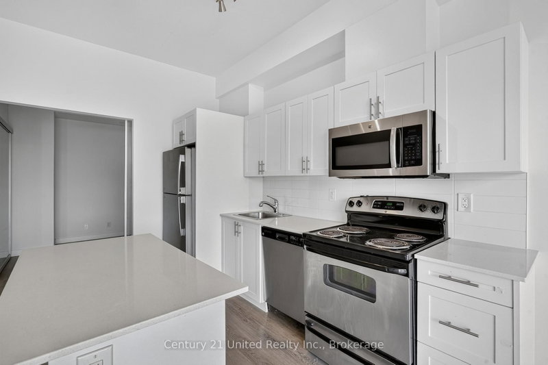 422 - 100 Bond Street E