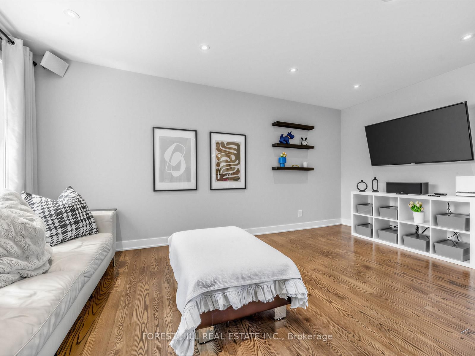 72 Woodgarden Crescent • Toronto, ON photo 9